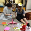 法王寺小旅行時，老師教我們折紙與壓花，頭上的帽子就是用色紙折出來的